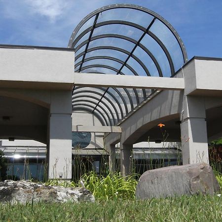 Days Inn & Suites By Wyndham Rochester Hills Mi Exterior photo