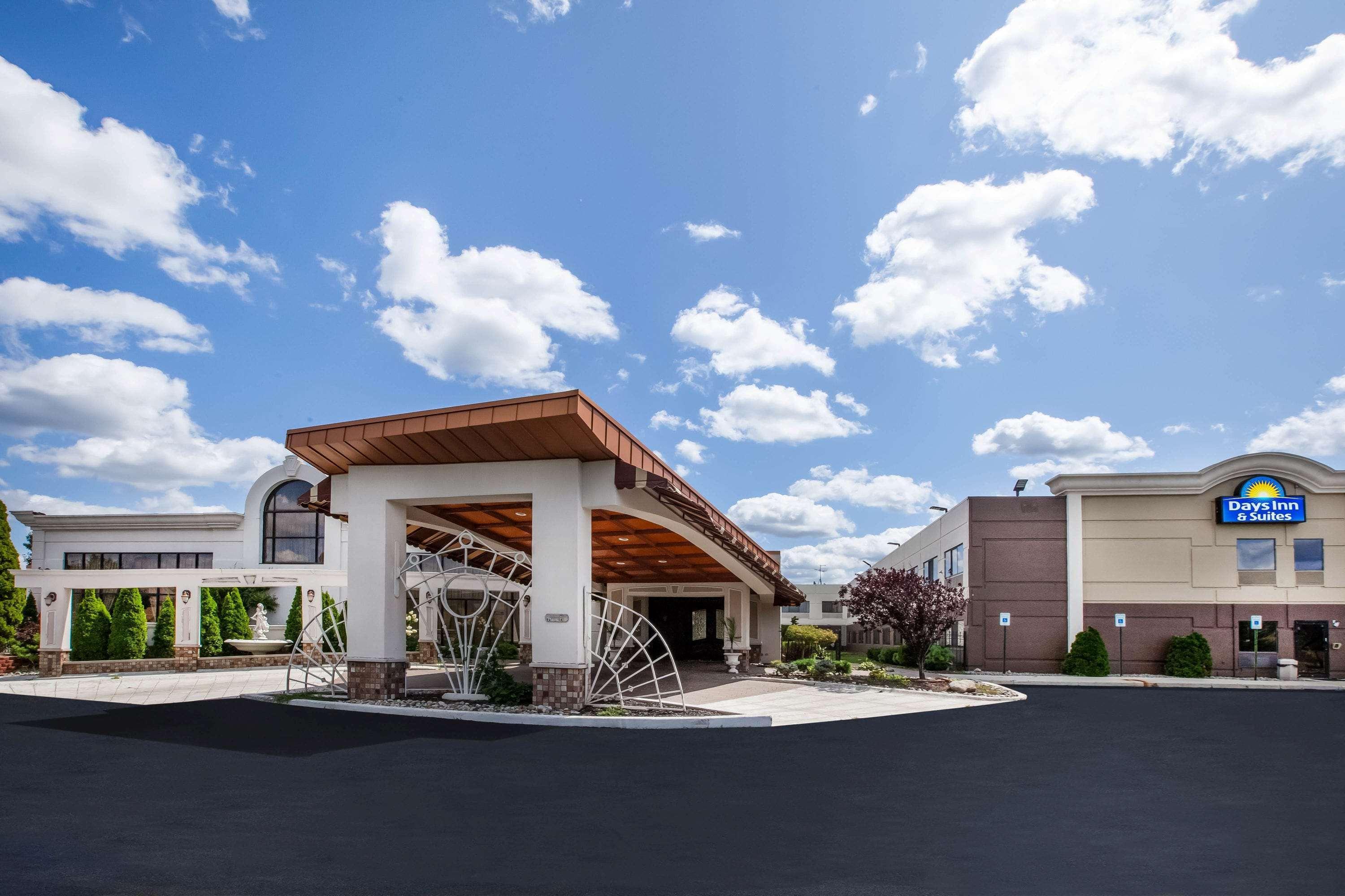 Days Inn & Suites By Wyndham Rochester Hills Mi Exterior photo