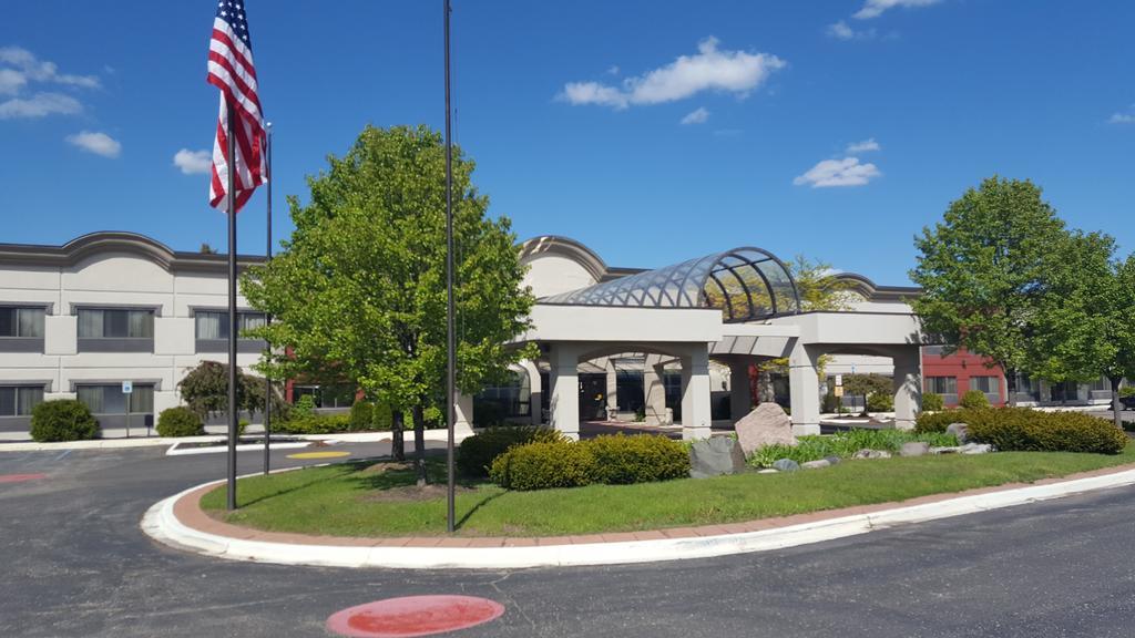 Days Inn & Suites By Wyndham Rochester Hills Mi Exterior photo