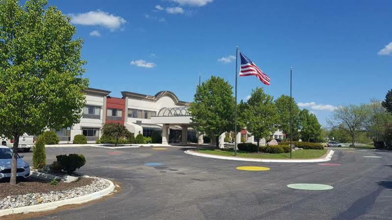 Days Inn & Suites By Wyndham Rochester Hills Mi Exterior photo